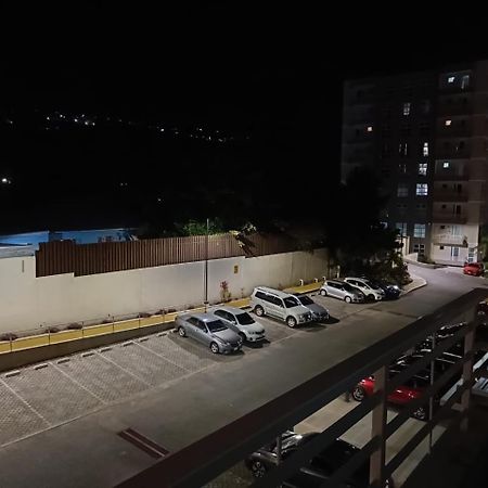 Lovely 2 Bedroom C̅ Netflix Across National Stadium Kingston Luaran gambar