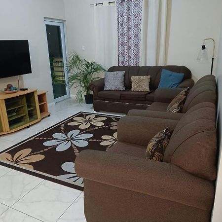 Lovely 2 Bedroom C̅ Netflix Across National Stadium Kingston Luaran gambar