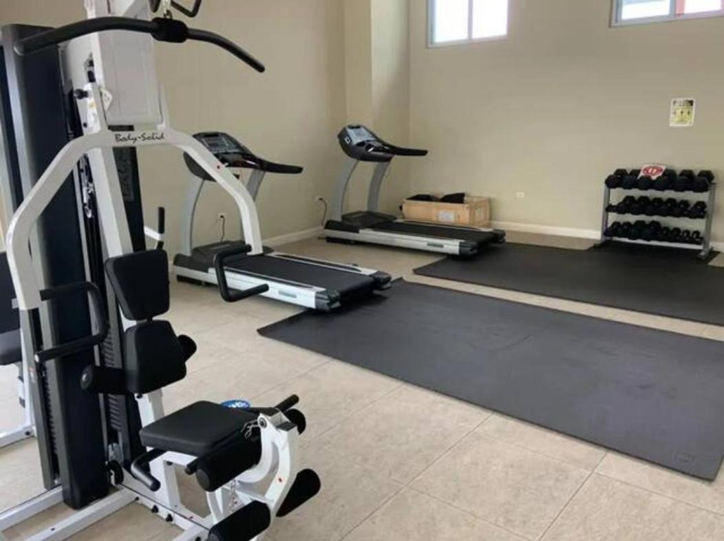 Lovely 2 Bedroom C̅ Netflix Across National Stadium Kingston Luaran gambar