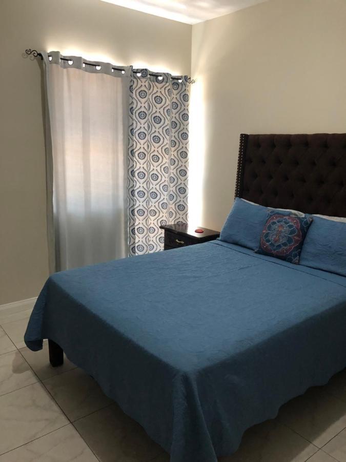 Lovely 2 Bedroom C̅ Netflix Across National Stadium Kingston Luaran gambar