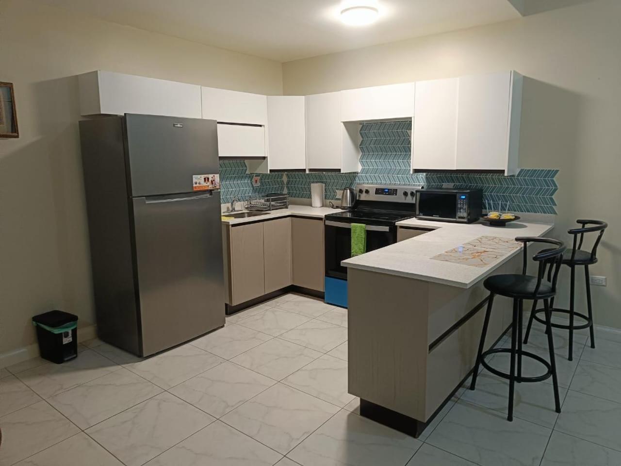 Lovely 2 Bedroom C̅ Netflix Across National Stadium Kingston Luaran gambar